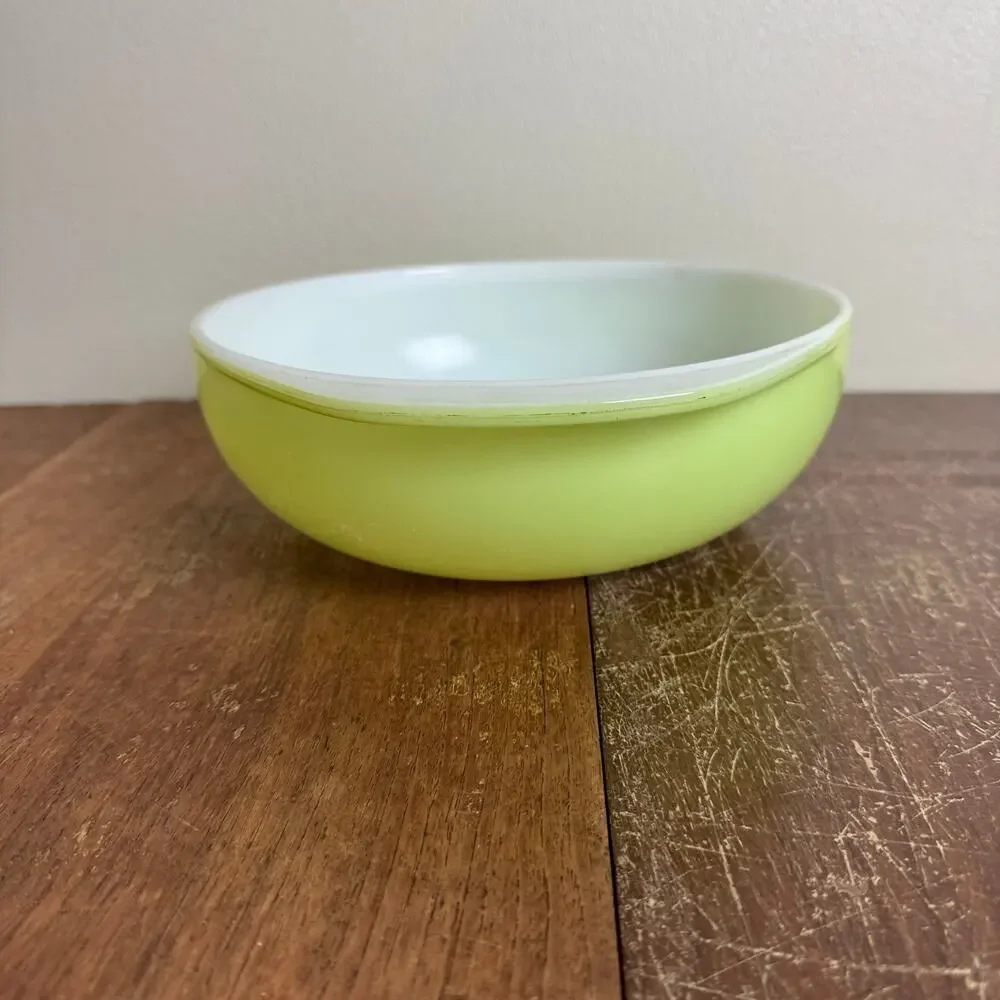 Vintage‎ Pyrex Yellow Green 024 Round 2 Qt Serving Bowl Casserole Dish